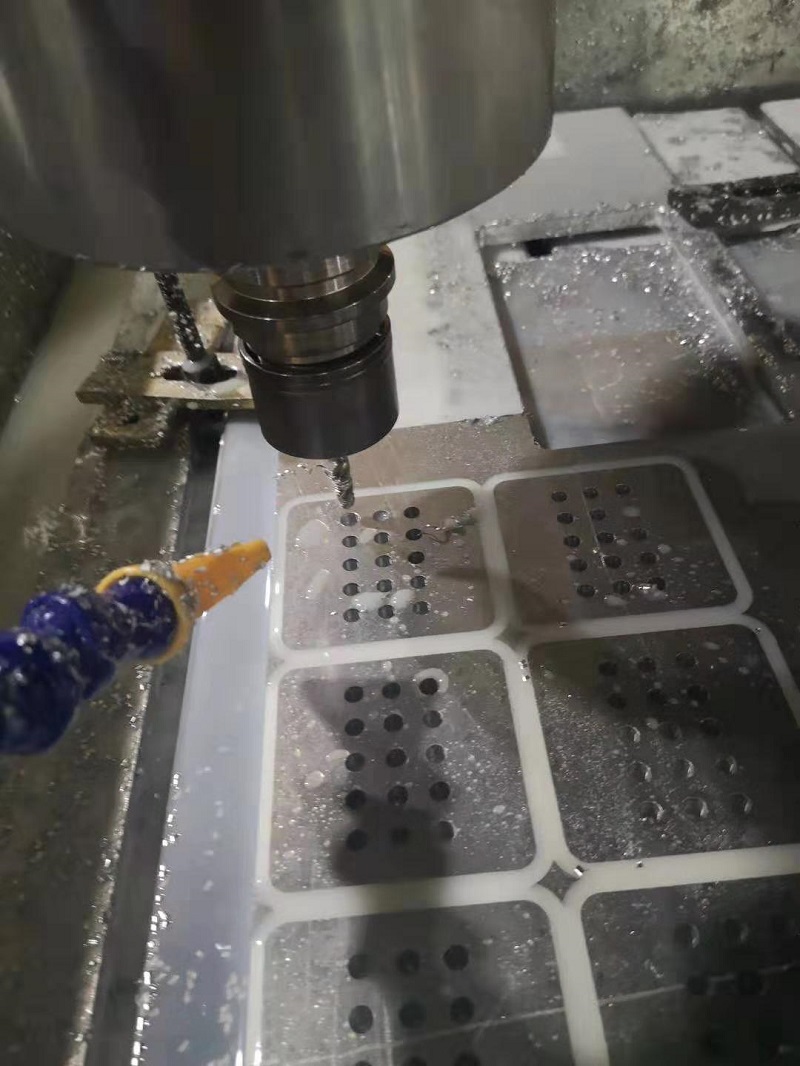 選購鋁板開料機需要注意什么