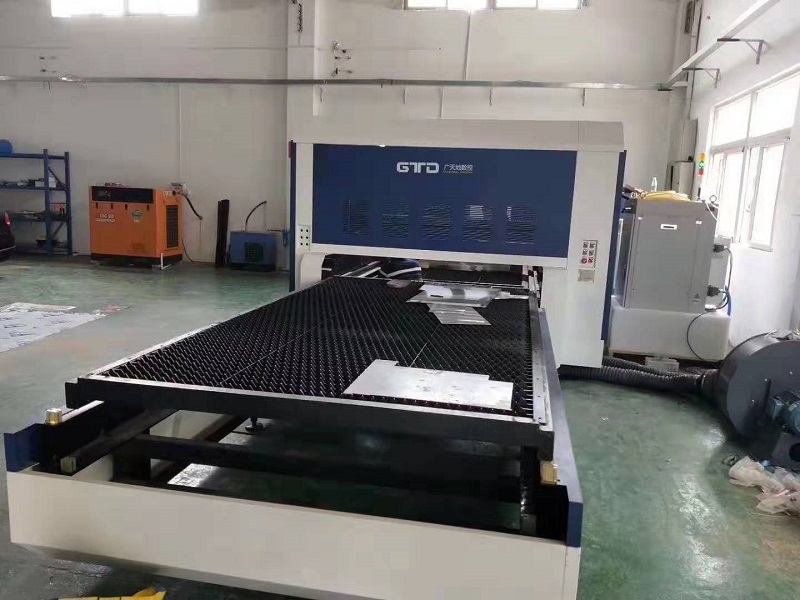 金屬激光切割機(jī)打孔時爆孔是什么原因