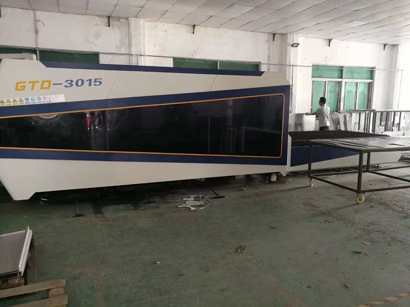 數控折彎機和光纖激光切割機的區別