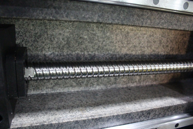 鋁板雕刻機的滾珠絲桿如何保養