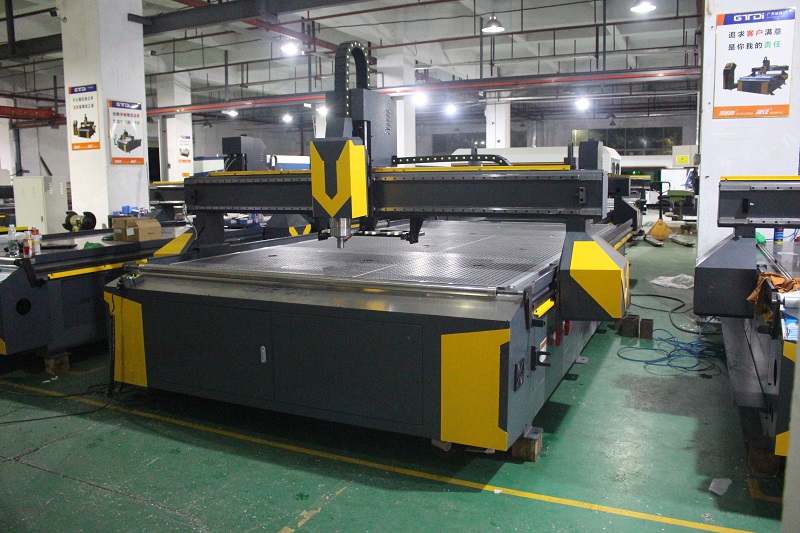 鋁板雕刻機刀具和夾具的使用及維護注意事項